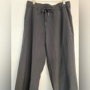 Lululemon wide leg crops 8
